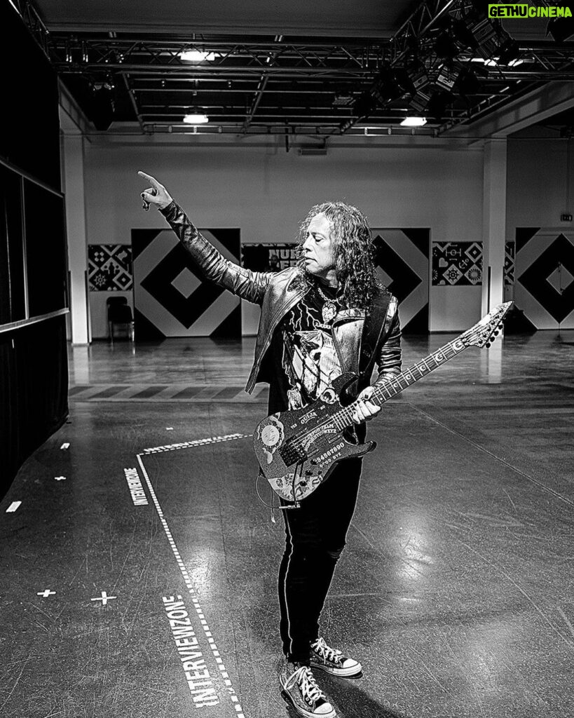 Kirk Hammett Instagram - Entering the zone … ⚡️ … photo📸by @rosshalfin 🙌