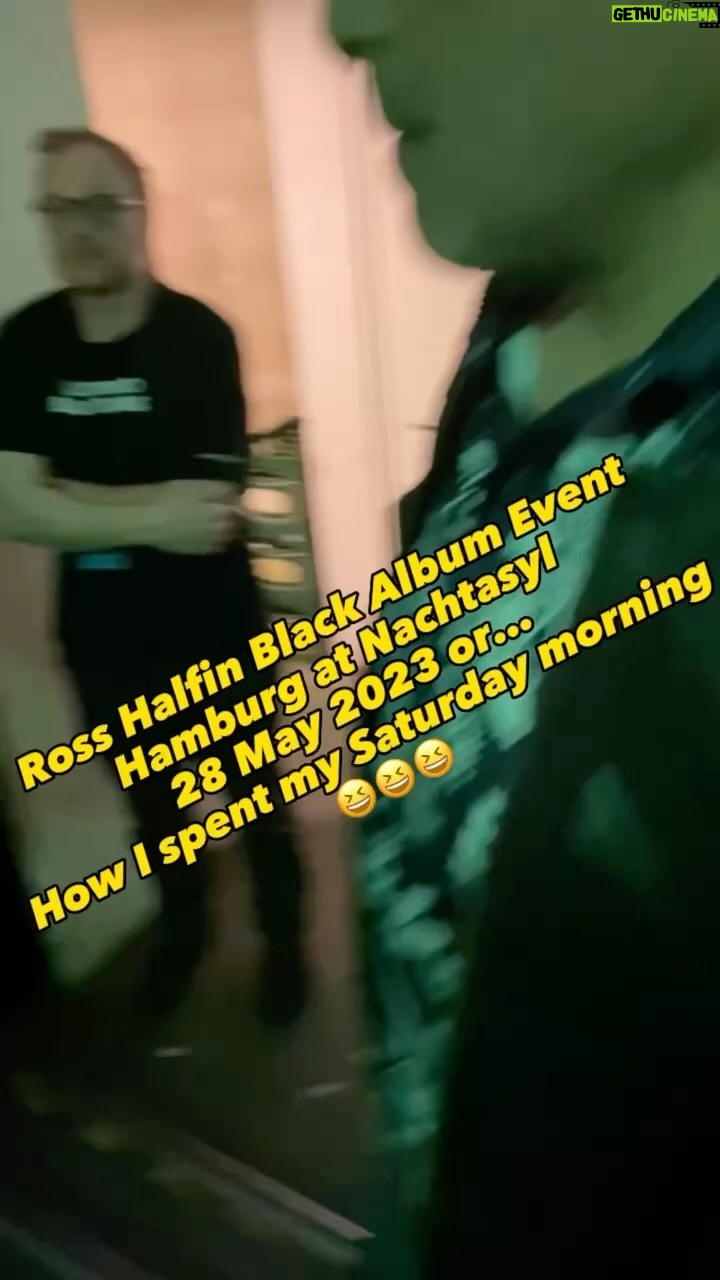 Kirk Hammett Instagram - Crashing the book party! Having fun with mister @rosshalfin at his book event at #nachtasylhamburg π₯ and some behind the scenes with @robtrujillo and our hard working crew !!! π€ #theblackalbuminblackandwhite #hellohamburg #metallicafamily π€π₯π€