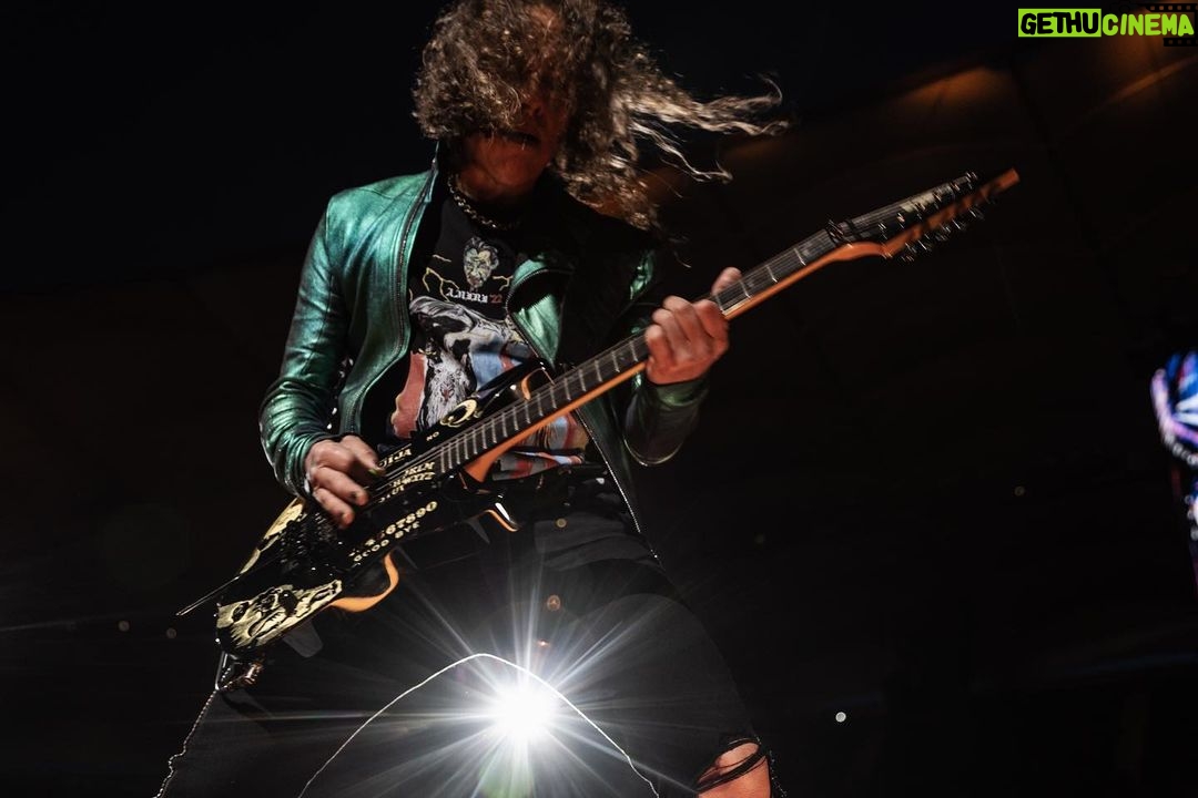 Kirk Hammett Instagram - 🤘🎸🤘 #m72hamburg photo📸by @brettmurrayphotography @metallica #m72