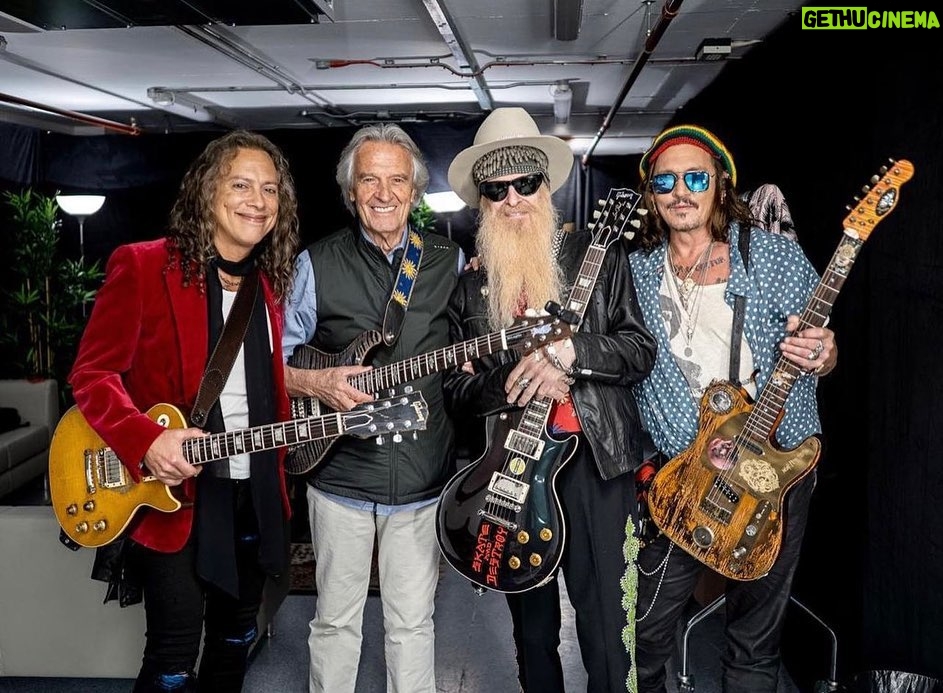 Kirk Hammett Instagram - Amazing two nights at the Royal Albert Hall, amazing tribute to Jeff !! ⚡️He must be feeling the love from up above. 🙌🎸❤️ photos📸by @rosshalfin ⚡️ @jeffbeckofficial