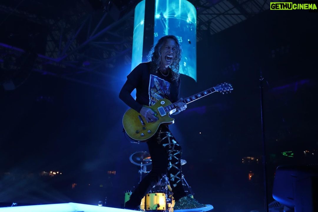 Kirk Hammett Instagram - Amsterdamming !! Night 2 photo📸by @photosbyjeffyeager ⚡️⚡️⚡️ @metallica #metontour #m72amsterdam Johan Cruijff ArenA