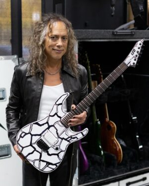 Kirk Hammett Instagram - I attacked this guitar with a sharpie and this is what happened ! 

#guitardoodles @espguitars ⚡️🎸⚡️