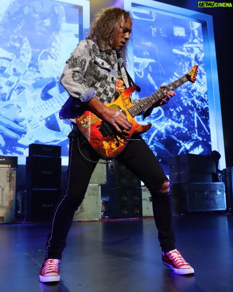 Kirk Hammett Instagram - Catching that chord … photo📸by @photosbyjeffyeager