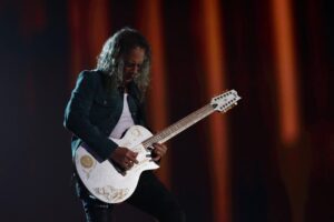 Kirk Hammett Instagram - Thank you Los Angeles !! Had a blast at the #helpinghands2022 concert !⚡️🖤⚡️ @allwithinmyhandsfoundation @metallica #amwh #metallicafamily 🙌🎸 @espguitars 🤘 photo📸by @photosbyjeffyeager