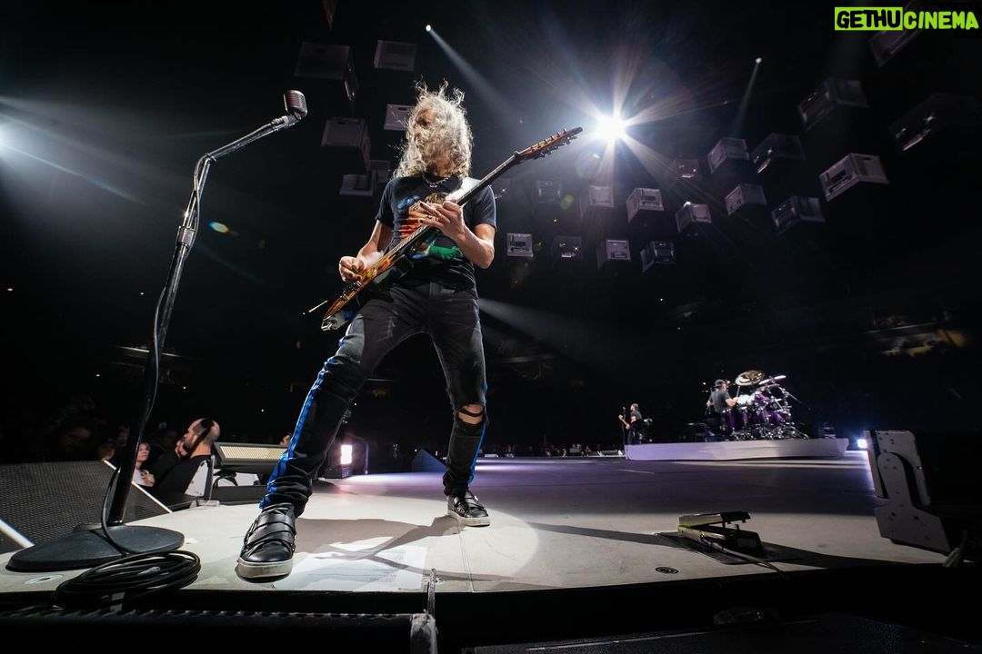 Kirk Hammett Instagram - Seems like a lifetime ago … #metintulsa photo📸by @brettmurrayphotography