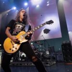 Kirk Hammett Instagram - ⚡️Thank you Jonny and Marsha forever And thanks Ft Lauderdale for the opportunity⚡️ #metontour #hardrocklive @metallica photo📸by @brettmurrayphotography