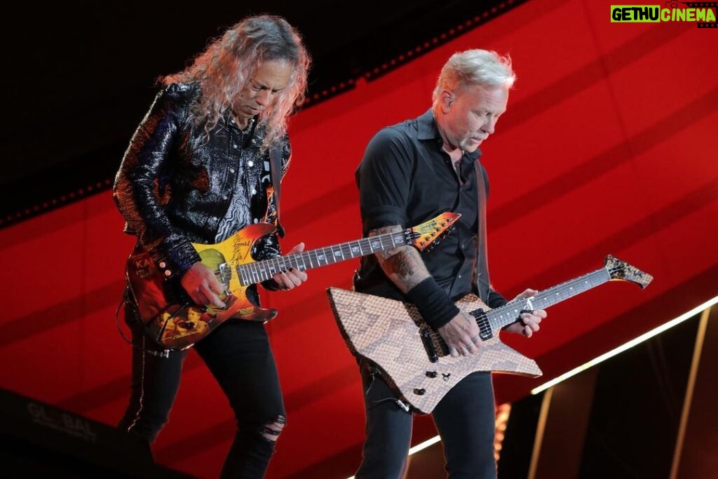 Kirk Hammett Instagram - Global citizens … with guitars. ⚡️🎸⚡️ @metallica @glblctzn #metontour photo📸by @photosbyjeffyeager