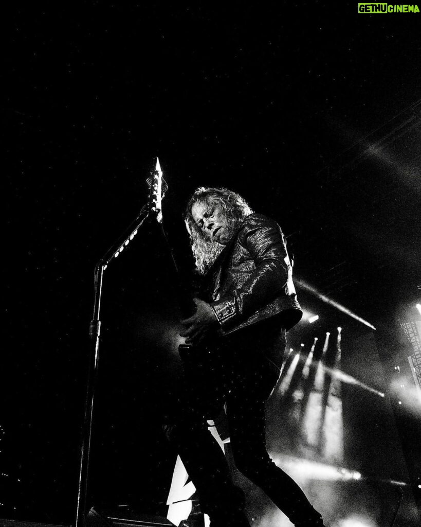 Kirk Hammett Instagram - #currentmood ⚡️ photo📸by @steffyspurs