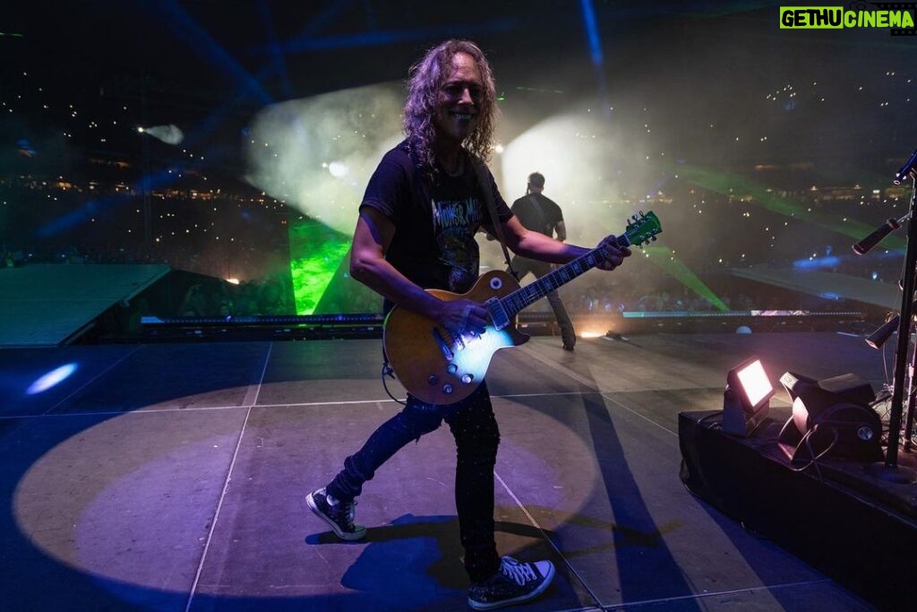 Kirk Hammett Instagram - Can’t sneak up on me, Brett ! Well, maybe sometimes … photo📸by @brettmurrayphotography #metinpittsburgh