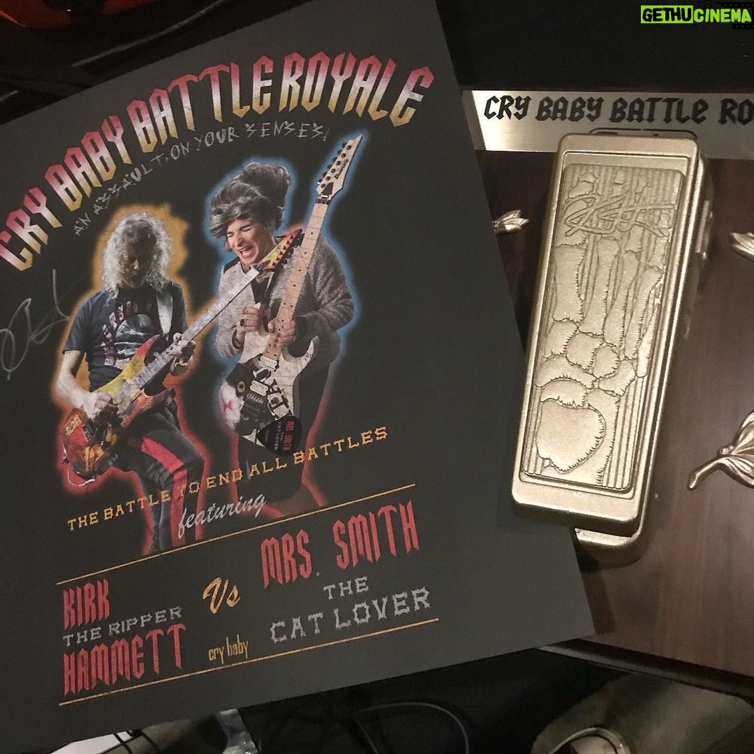 Kirk Hammett Instagram - Heading in to the holidays with a super cool sale !!! 🦇 link in bio ! 🦇