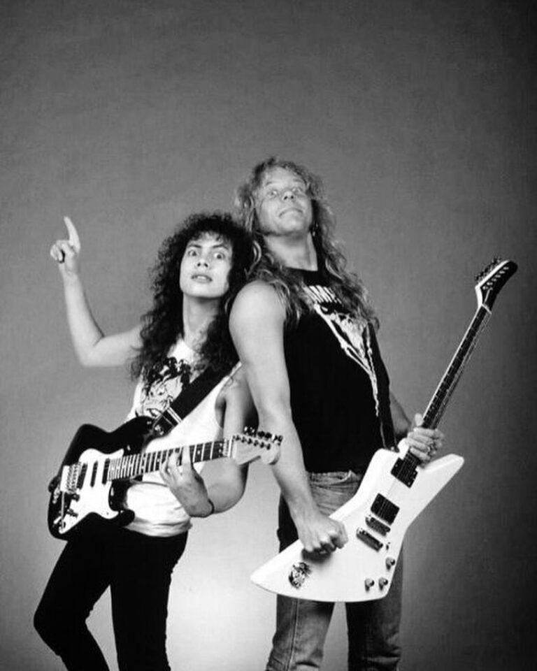 Kirk Hammett Instagram - ⚡️🎸⚡️ Happy Bday to my bro and fellow guitarslinger , love you so much and looking forward to waging more riffs onto the world with you , the one and only RIFF LORD !!!! Cheers and much love and aloha !!! ⚡️🤘🖤🤘⚡️ @metallica #jameshetfield #metallicafamily 💀🎂💀 “now” photo📸by @brettmurrayphotography
