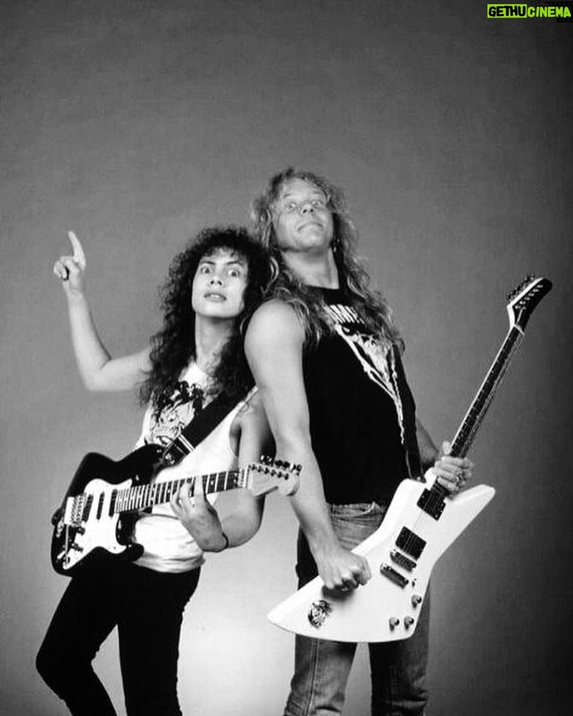 Kirk Hammett Instagram - ⚡️🎸⚡️ Happy Bday to my bro and fellow guitarslinger , love you so much and looking forward to waging more riffs onto the world with you , the one and only RIFF LORD !!!! Cheers and much love and aloha !!! ⚡️🤘🖤🤘⚡️ @metallica #jameshetfield #metallicafamily 💀🎂💀 “now” photo📸by @brettmurrayphotography