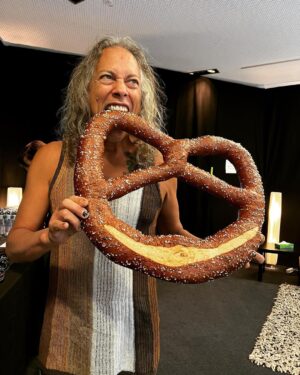 Kirk Hammett Instagram - Pretzels are different in Germany ! 🥨 🇩🇪 🤘