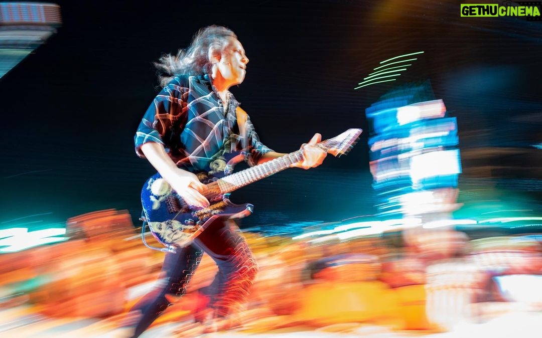 Kirk Hammett Instagram - ⚡️⚡️⚡️ 🎸 🤘 photo📸by @brettmurrayphotography @metallica