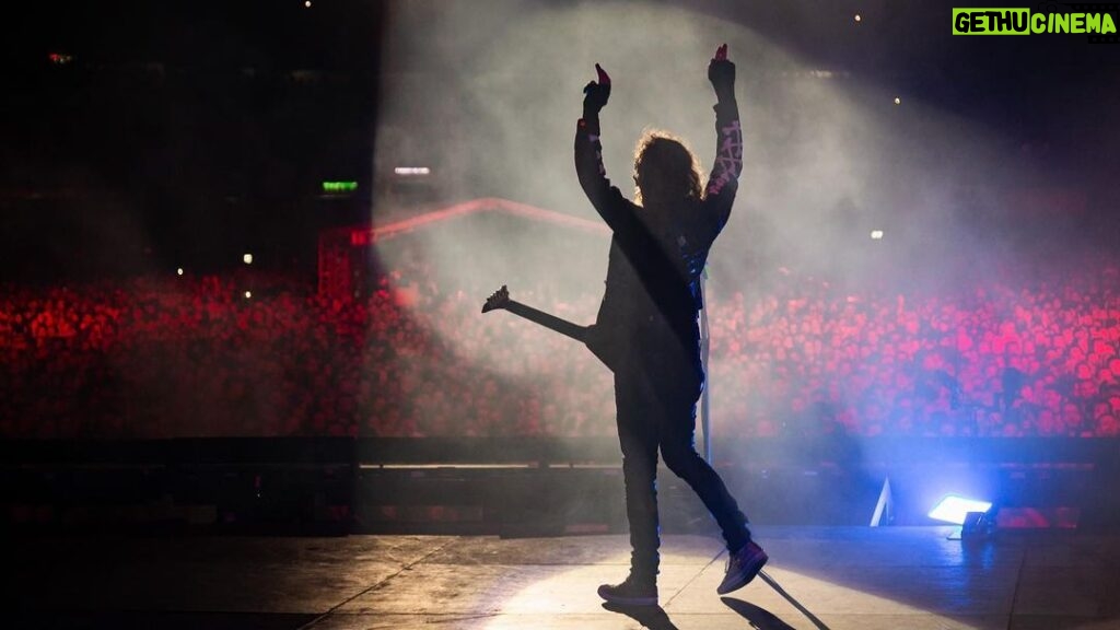 Kirk Hammett Instagram - ⚡️⚡️🎸 Curitiba !! 🎸⚡️⚡️ Photo📸by Monikka
