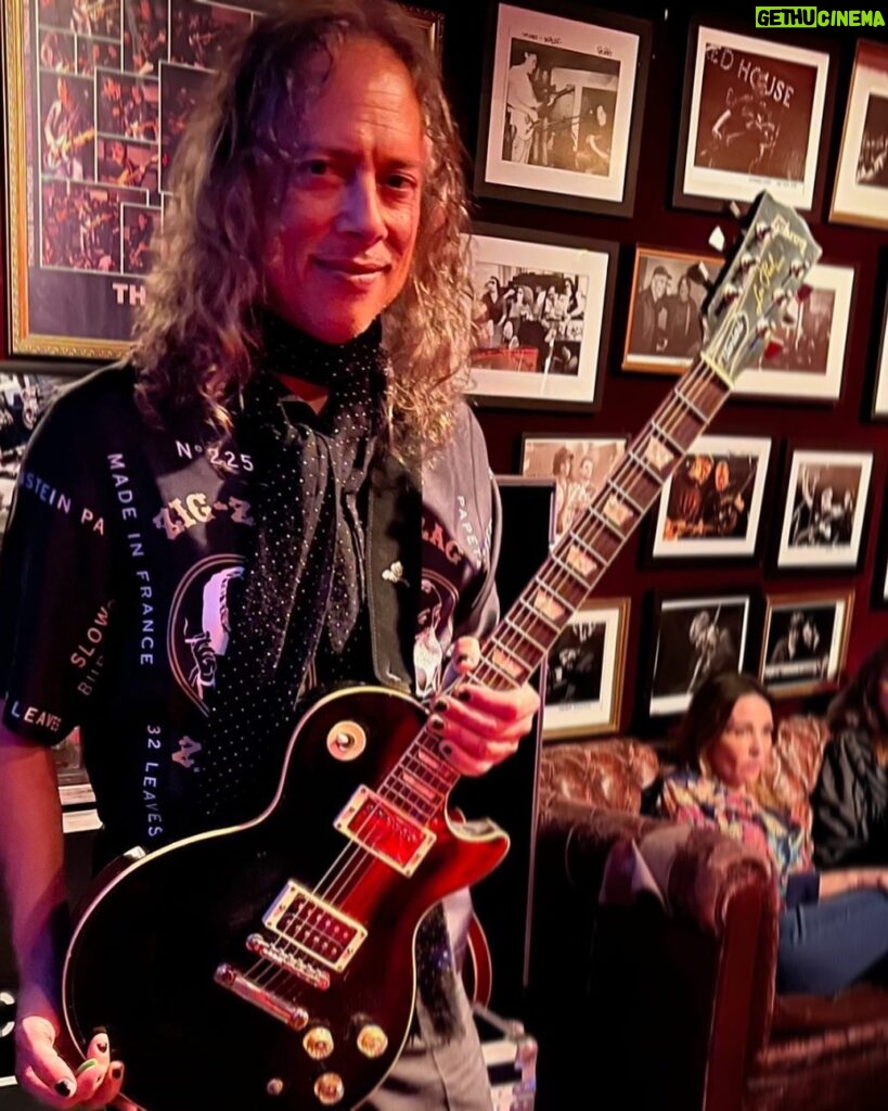Kirk Hammett Instagram - Who knows this guitar ????