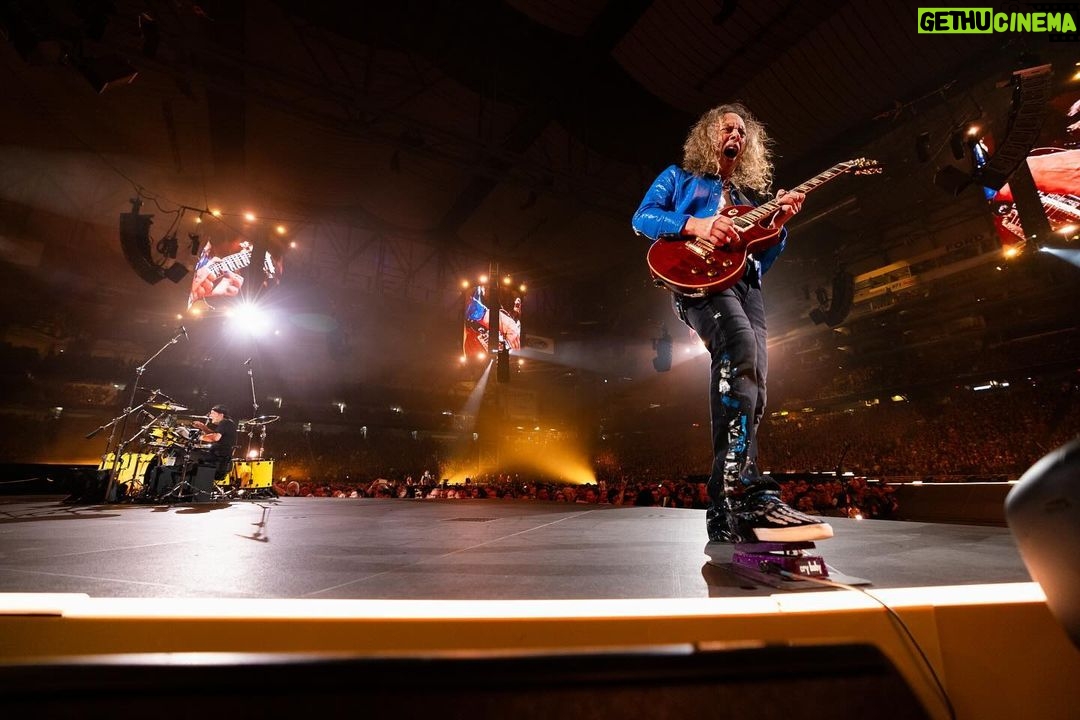 Kirk Hammett Instagram - #mondaymood ⚡️photo📸by @brettmurrayphotography @metallica 🤟