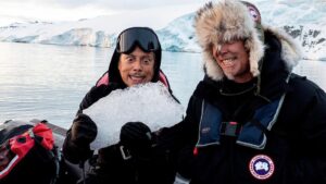 Kirk Hammett Instagram - #tbt !!! 🧊 🎸 🧊 Super cool (😆) ❄️photos by @rosshalfin #metinantarctica