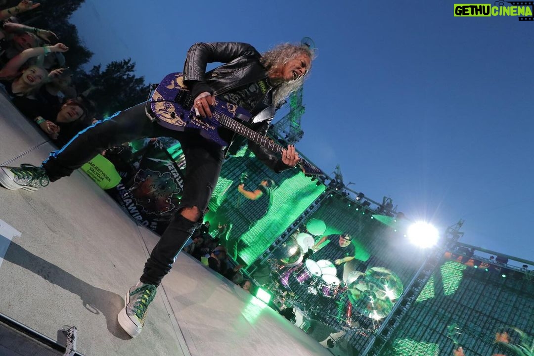 Kirk Hammett Instagram - #tbt #metinhameenlinna (2019) ⚡️photo📸by @photosbyjeffyeager ⚡️⚡️⚡️ @metallica