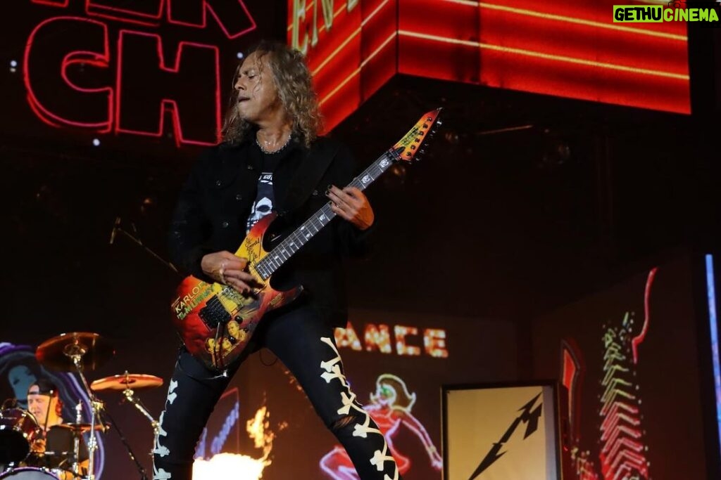Kirk Hammett Instagram - Viva Las Vegas ⚡️ photo📸by @photosbyjeffyeager