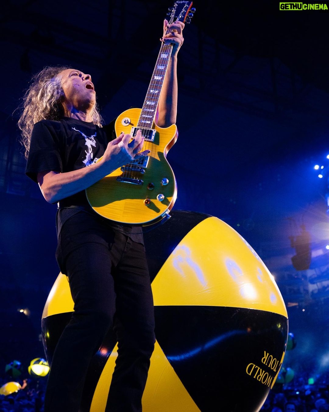 Kirk Hammett Instagram - Having a ball in Detroit ! Photo📸by @brettmurrayphotography #m72detroit #captionthis 🤟 @metallica ⚡️