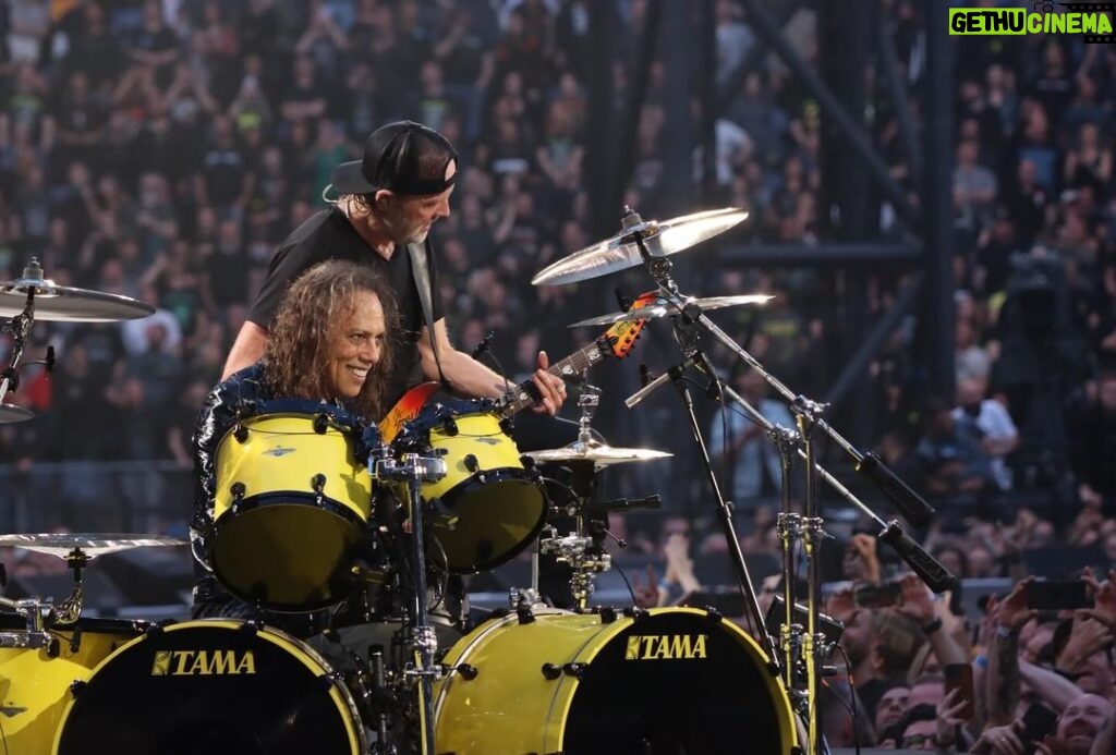 Kirk Hammett Instagram - Happy Birthday Lars !! Love you bro, here’s to so many more ! Looking forward to making a lotta noise in the New Year !!! Xoxox ( b&w photo📸by @rosshalfin color photo📸by @photosbyjeffyeager ) ⚡️🤟⚡️