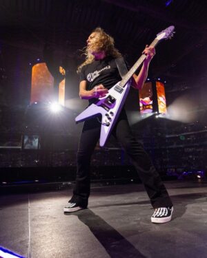 Kirk Hammett Instagram - St. Louis we salute you 🤟🎸🤟 #m72stl photos📸by @brettmurrayphotography  @metallica @epiphone #1979flyingv #epiphone