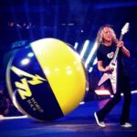 Kirk Hammett Instagram - St. Louis action shot ⚡️ #rocknroll #m72stl #metontour photo📸by @bigdaddyb.inatree #epiphone