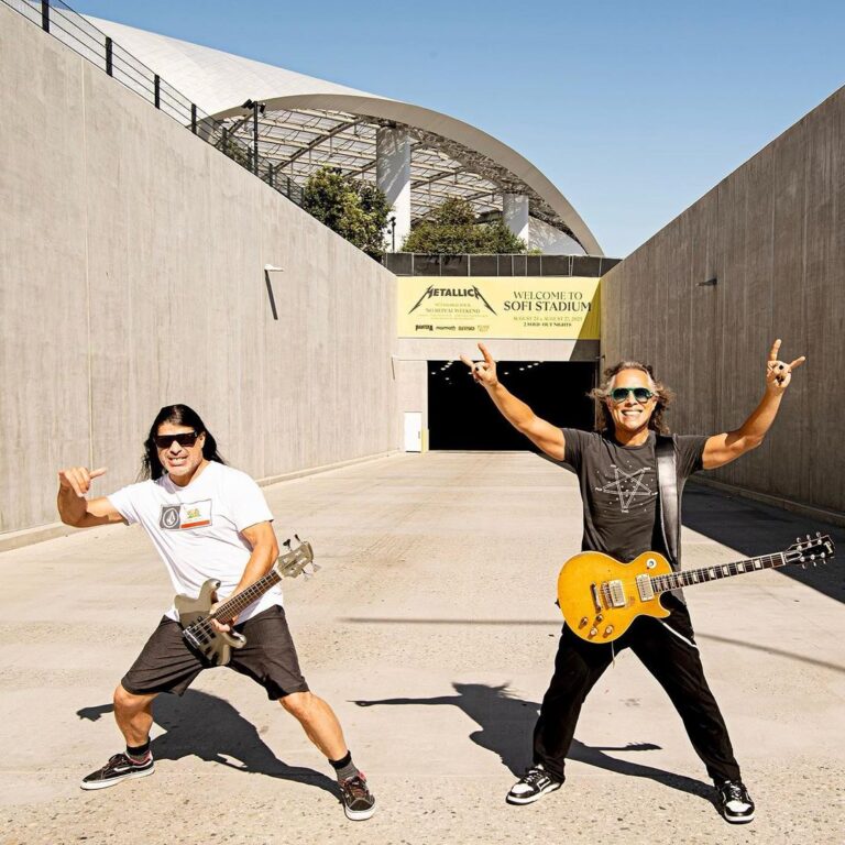Kirk Hammett Instagram - Happy Bday Mi Hermano and fellow musical collaborator !!! Hope you have a tremendous day and surf !!! 🏄‍♂️ 🫵🙌🤙 @robtrujillo ✨