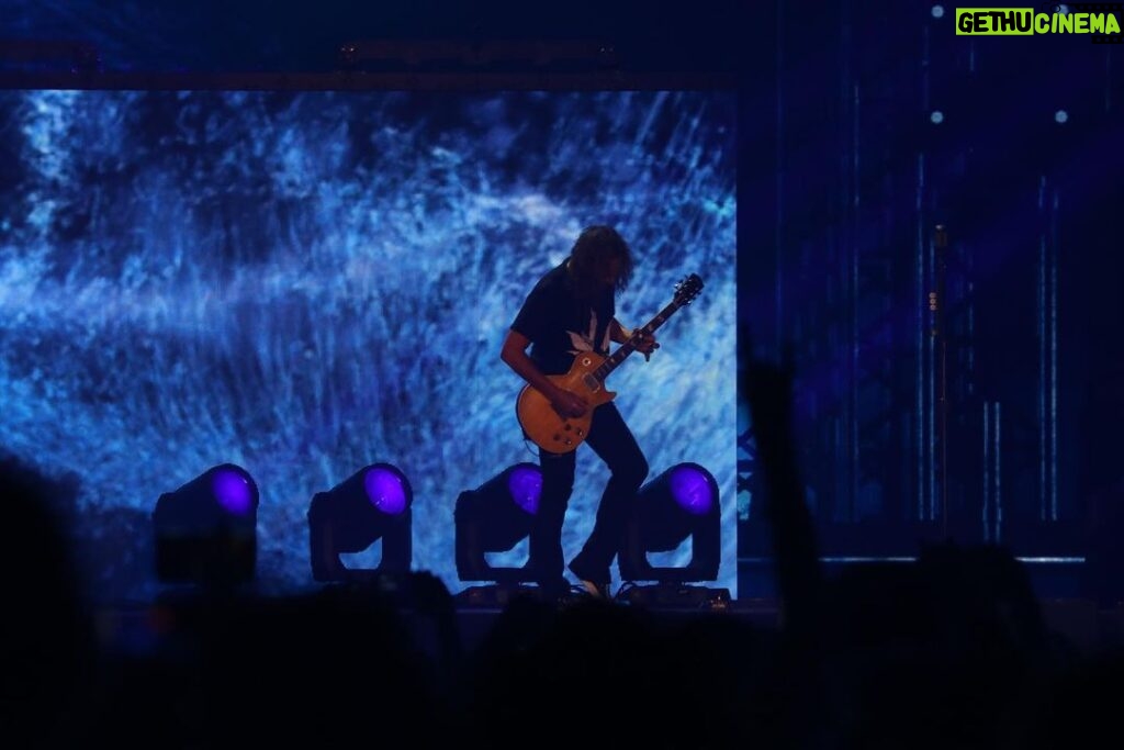 Kirk Hammett Instagram - Blues for Greeny ⚡️🎸⚡️ Indio scene photo📸by @photosbyjeffyeager ⚡️⚡️ @powertrip_live @metallica