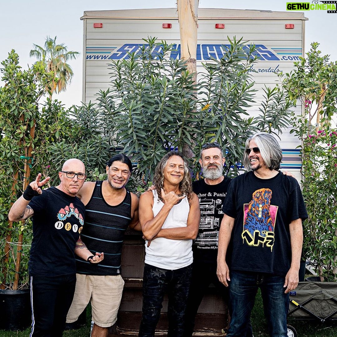 Kirk Hammett Instagram - Toolin’ around 🤘🔥⚡️ at @powertrip_live #powertripping 💀 a @rosshalfin photo📸