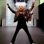Kirk Hammett Instagram – ⚡️⚡️⚡️
Here we gooooo !!!!
🙌 photo📸by @rosshalfin  #metallica