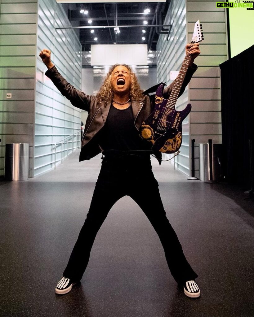 Kirk Hammett Instagram - ⚡️⚡️⚡️ Here we gooooo !!!! 🙌 photo📸by @rosshalfin #metallica