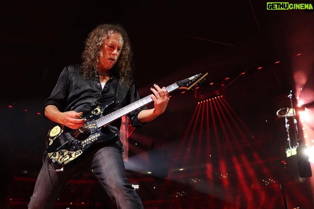 Kirk Hammett Instagram - Texas style #metontour photo📸by @photosbyjeffyeager #m72arlington @metallica