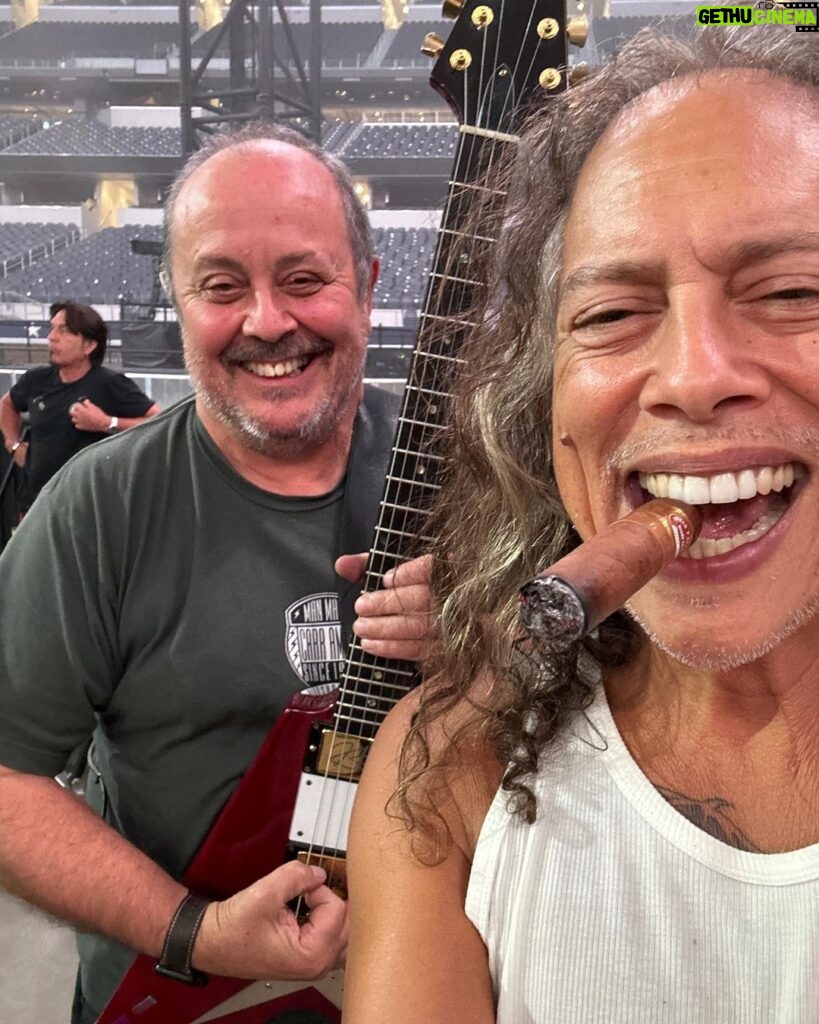 Kirk Hammett Instagram - Justin and I are ready for ya Dallas !!! (Ps: Steve O too !) ⚡️⚡️⚡️🤘 #metontour #metallicafamily
