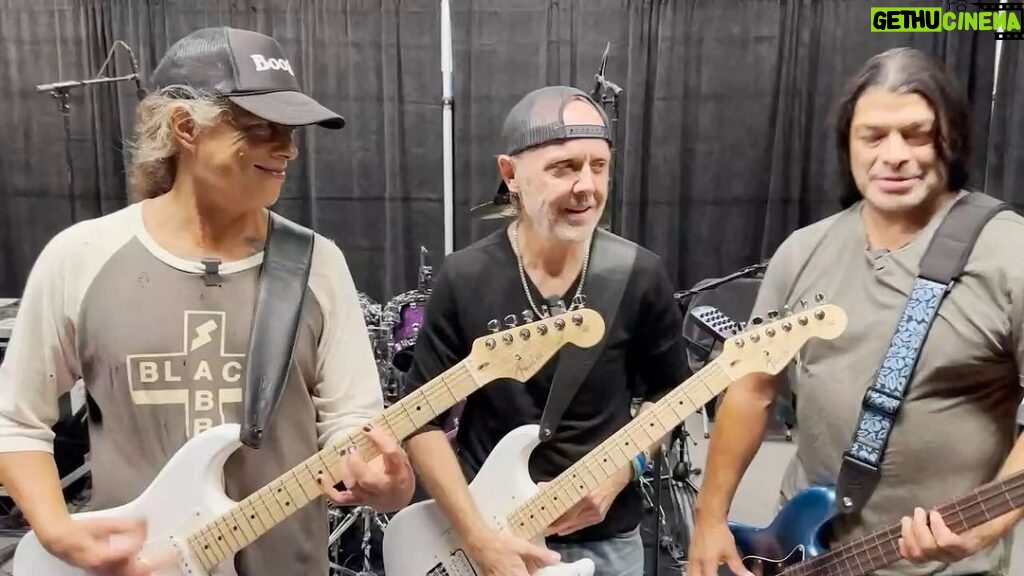 Kirk Hammett Instagram - When Lars auditioned for the wedding band … 🤘🎸🤘 @larsulrich @robtrujillo @metallica P.S….Check out this killer Fender Juanes Signature Strat! ⚡️🎸⚡️ @juanes @fender @fenderbilly 🎥footage shot by @brettmurrayphotography