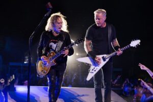 Kirk Hammett Instagram - Happy Bday to my bandmate and bro !! Ready to take over the world (again) with you !!! 
much love and aloha !!! Photo📸by @brettmurrayphotography #metfamily @metallica