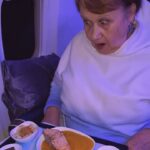 Klavdiya Vysokova Instagram - Угадай, куда летим такой компашкой ✈️😍 Знаю одно: это будет просто улеееетный отпуск!! 🤪 Во-первых, со мной любимые ба, деда и сис, а с такой компашкой по-другому не может быть)) А для любимок все самое лучшее, поэтому мы летим на Lujo BlackJet от @lotivacations , вайб отпуска начался с первых секунд, как мы в него сели 😍 Ба и Дед в полном восторге, мы тоже!!! Смотрите обзор в конце карусели, будете умиляться и хохотать))) 🛬 #loti #lotivocations #lujoblackjet