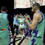Klavdiya Vysokova Instagram - BORN TO WIN 🏆🏀 Вчера моя баскетбольная команда «STORM» выиграла кубок!! Три месяца турниров, шесть команд во главе со звездными владельцами (Федук, Дорох, Антон Шастун, Амиран, Яна Кошкина и я), сильнейшие спортсмены и максимальный накал на трибунах! Это моя первая спортивная победа, и теперь не знаю, как я дальше без баскетбола и моих парней-чемпионов))) Спасибо нашему тренеру Сергею Быкову!! Спасибо всем нашим баскетболистам с капитаном Максом Захаровым!! Спасибо всем, кто следил за турниром и спасибо, что предложили мне купить команду… Я по-началу не понимала, что я могу дать ребятам. Но позже убедилась, что мы говорим на одном языке, ведь с потом и кровью шагаем напролом к победе!! И теперь она наша!! 🥇