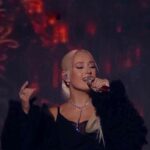 Klavdiya Vysokova Instagram - Одни называют эту песню тупой, другие самой любимой… Но мало кого она оставила равнодушными))) 💍 Для меня «Замуж» - легкая, с юмором, поднимающая настроение и заставляющая танцевать ))) Люблю выступать с ней! 🪩🕺 А для вас? 👇🏼