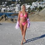Klavdiya Vysokova Instagram - Плескаюсь 💦 Выбираем самую топ фотку) 👇🏼 Clifton, Cape Town