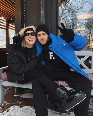 Klavdiya Vysokova Instagram - Сбежали из пинтерест, надев свои лучшие луки ❤️ Какой из наших парных образов нравится больше?))

P.S. у ребят на аккаунте сейчас проходит poзыгpыш, переходи @feelz.ru и выигрывай образы как у нас 😉

Рекламодатель: ООО ФИЛЗ, erid: 2SDnjdfcLXr

ИНН 5902063061
ОГРН 1225900008333