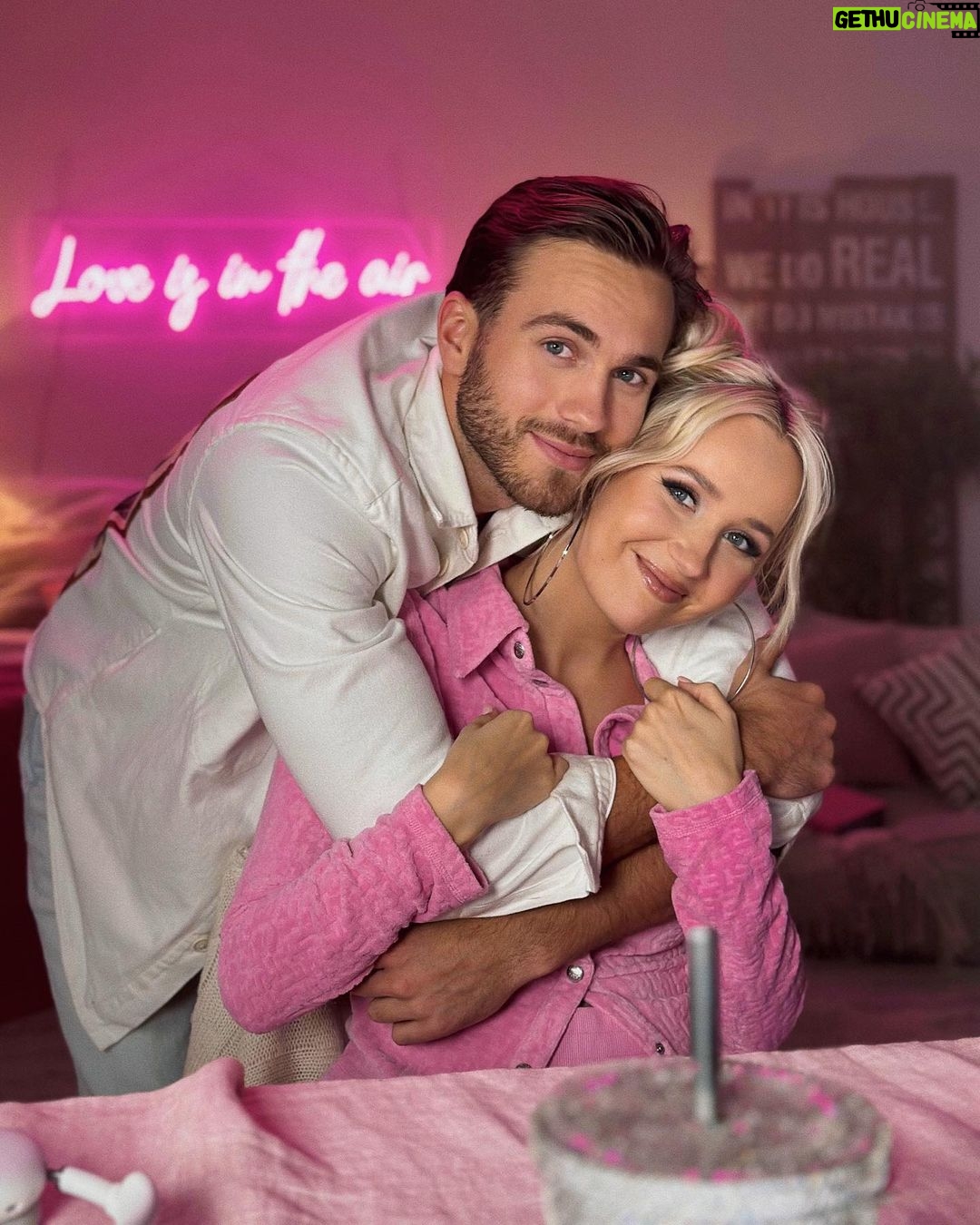 Klavdiya Vysokova - 211.8K Likes - Барби и Кен 💞 Наш клип «(не)Бесишь» с сегодняшнего дня на YouTube, а трек на всех цифровых площадках 🌟 Напомню, в клипе снимались ВСЕ участники шоу «Сердце Клавы», а режиссировал его мой Саня 🎬 Ссылка в био 🔗