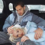 Klavdiya Vysokova Instagram - Сбежали из пинтерест, надев свои лучшие луки ❤️ Какой из наших парных образов нравится больше?)) P.S. у ребят на аккаунте сейчас проходит poзыгpыш, переходи @feelz.ru и выигрывай образы как у нас 😉 Рекламодатель: ООО ФИЛЗ, erid: 2SDnjdfcLXr ИНН 5902063061 ОГРН 1225900008333