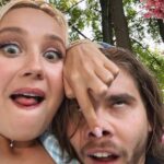 Klavdiya Vysokova Instagram - Последняя серия фоток с проекта! 🫢 Это было свидание мечты - валяться весь день в кровати)) 🌸 Да уж, эта история похожа на сказку… Финал завтра, а как много он в себе таит… 🤫