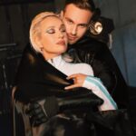Klavdiya Vysokova Instagram - С кем из парней «Сердце Клавы» шипперите??)) 👇🏼 Смотрим 5-ю серию и обсуждаем в комментах!! Ведь кроме фотосессии, там много что обсудить 💔 Финал уже через неделю!