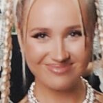 Klavdiya Vysokova Instagram - Закулисье наших прекрасных будней начала сентября глазами @airat_fattakhov 💜🎞️ Жизнь и команда мечты, иначе и не скажешь! А какой образ вам понравился больше всего? 👇🏼