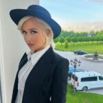 Klavdiya Vysokova Instagram - Сказка, воплотившаяся в жизнь! 🕊️ Сегодня выходит 2-я серия «Сердце Клавы» - это просто кино!!! Чего стоят одни образы и первые свидания 💔😍 Предлагаю всем устраиваться поудобнее, включать «Пятницу» и обсуждать всё в реальном времени в комментах! 👇🏼 Царство-Королевство
