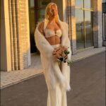Klavdiya Vysokova Instagram - С праздником, мои сильные и независимые! 🤍 Давайте поздравлять друг друга и писать приятные слова 👇🏼 (мужчины, ваши тоже очень ждём) 💋 Moscow, Russia