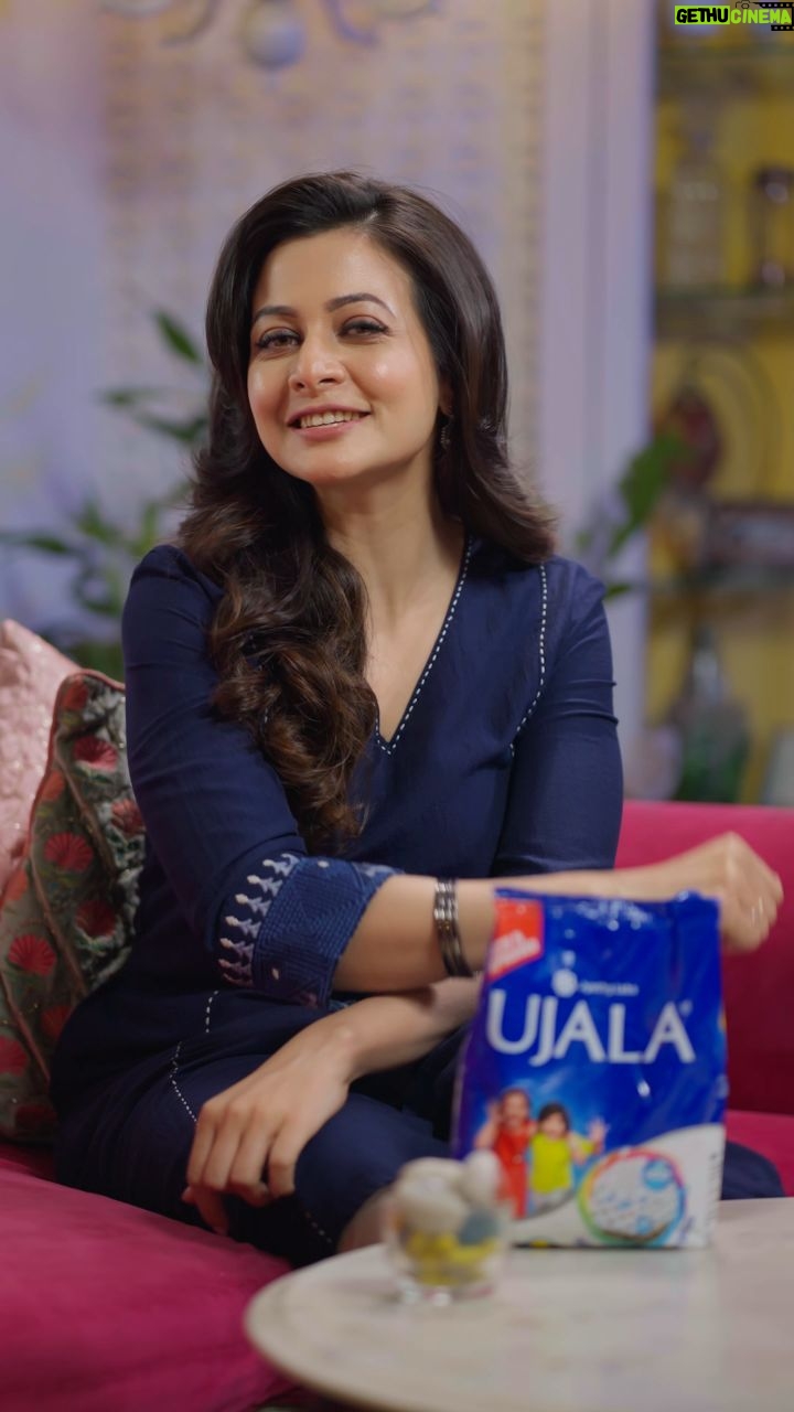 Koel Mallick Instagram - ভালো জিনিসে বিশ্বাস রাখা মানে উজালা ডিটারজেন্টে ভরসা রাখা। এর অসাধারণ IDD (ইনস্ট্যান্ট ডার্ট ডিস্সলভার) প্রযুক্তির মাধ্যমে কঠিনতম ময়লাকেও পোশাক থেকে দূর করে । যা কাপড় আর রঙ দুটোই ভালো রাখে ও তাকে দীর্ঘ সময়ের জন্য সুগন্ধে ভরিয়ে রাখে। আমি ব্যবহার করি। আপনিও করে দেখুন। #UjalaDetergentPowder #Freshness #GentlyMeltsTheDirtAway